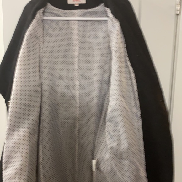 Like new, worn once. Prefer longer coats so just hangs in the closet - Picture 3 of 5